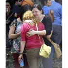 Familiares de las víctimas del accidente esperan recibir información sobre sus allegados.