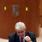 El consejero Francisco Javier Álvarez Guisasola, en el Pleno de ayer.