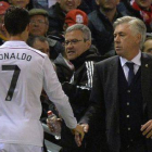 Carlo Ancelotti felicita a Cristiano Ronaldo tras sustituir al delantero portugués.