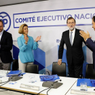 Mariano Rajoy recibe el aplauso del comité del PP.