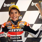 Marc Márquez, con 15 años, en el podio (3º) del GP de Bra Bretaña de 125cc.