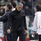 El árbitro también expulsó a Mourinho por insultarle.