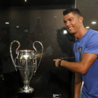 Cristiano Ronaldo, durante la visita en Funchal a las nuevas instalaciones de su museo. HOMEM DE GOUVEIA