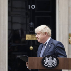 Boris Johnson anuncia su dimisión como primer ministro británico. TOLGA AKMEN