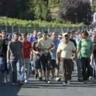 Imagen de la marcha silenciosa que se celebró ayer en Toén para honrar a Laura Alonso.