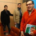 El portavoz del PP en Cacabelos, ayer al dar a conocer el fallo contra el regidor socialista.