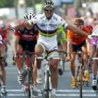 Cipollini consiguió con autoridad una victoria en otra llegada masiva del Giro