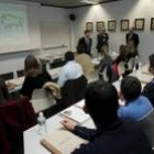 Alumnos del máster escuchan una de las ponencias