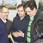 Óscar López (derecha), junto a Tino Rodríguez en el encuentro en Sahagún.