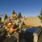 La ARMH espera la misma resolución para el cementerio de Maire de Castroponce, en una foto de archiv