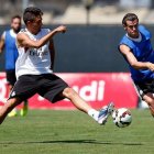 Sobrino, ante Bale, cambiará la camiseta blanca por la blanquiazul, que se enfundará en próximo lunes.