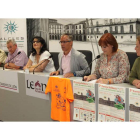 Presentación de la carrera solidaria de Alcles ayer en el Ayuntamiento de León. DL