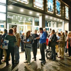 Colas frente ante un local multisalas en la Fiesta del Cine de octubre del 2014.