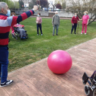 Actividades grupales y terapias en la residencia de Santo Martino, ayer.