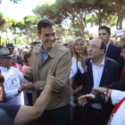 Pedro Sánchez y Miquel Iceta a su llegada a la Fiesta de la Rosa. TONI ALBIR
