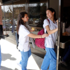 Estudiantes de Enfermería entran a la facultad de Ciencias de la Salud. MARCIANO