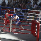 Uno de los combates de boxeo que se celebraron ayer en la plaza de Toros. J. NOTARIO