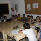 Clase en que los niños estudian la astronomía de Oriente y Egipto. CAMPOS