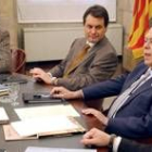 Jordi Pujol, ayer, junto a Artur Mas, antes de la reunión del Gobierno en funciones