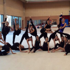 Las gimnastas participantes en la concentración con Carolina Rodríguez, Andrea Pozo y Sara Llana