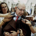El ministro de Hacienda, Cristóbal Montoro, ayer en declaraciones a los periodistas.