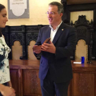 El alcalde concedió la medalla de la ciudad a la jugadora. DL