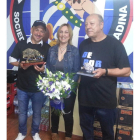 Claudio y su mujer, agasajados por la peña Hijos de Obélix.