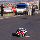 El pasado 2021 dos personas que iban en bicicleta fallecieron en accidentes en León. RAMIRO