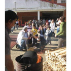 Los niños del colegio degustaron también el magosto.