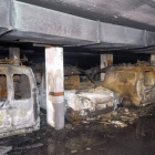 Varios de los vehículos afectados por la explosión.