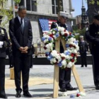 Obama deposita una corona de flores en el lugar donde murieron más de 2.000 personas, la «zona cero»