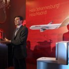 El director comercial de Iberia, Marco Sansavini, interviene durante la presentación de la ruta directa de Iberia Madrid-Johannesburgo celebrada en un hotel de la ciudad sudafricana.
