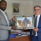 Alassane Dieng y Ricardo Vila, en la embajada de Mauritania. DL