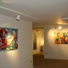 Algunas obras de la exposición que acoge la sala en la actualidad