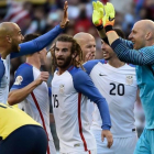 Los jugadores de Estados Unidos celebran sobre el campo su victoria ante Ecuador en cuartos de la Copa América (2-1)