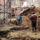 Imagen de los restos del anfiteatro romano hallados en la calle Cascalerías en el año 1994.