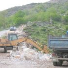 El uso de maquinaria obliga a cortar el tráfico rodado en tres tramos horarios