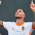 Aridai Cabrera celebra uno de sus goles con el Valencia Mestalla. VALENCIA CF