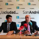 El concejal de Hacienda, Fernando Vélez, y el alcalde de San Andrés, Gregorio Chamorro.