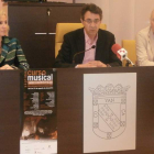 El alcalde (centro) acompañado por Marinelli y Fernández presentó el curso de música.