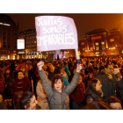 Miles y miles de mujeres, apoyadas también por muchos hombres, salieron ayer por la tarde a las calles de la ciudad en un acontecimiento histórico.