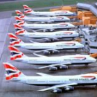 Fila de aviones de la compañía British Airways estacionados en una terminal de Heathrow