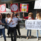 Protestas en la plaza Lazúrtegui contra la situación de la cadena Los Telares.