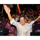 Juan Carlos Varela celebra su victoria electoral con simpatizantes, anoche en Ciudad de Panamá.