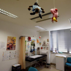 Interior de una de las consultas pediátricas en el centro de salud de Eras de Renueva.