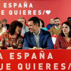 Cristina Narbona, Pedro Sánchez y Adriana Lastra en el Comité Federal del PSOE de ayer. J. J. GUILLÉN