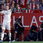 Bale celebra su gol en Montilivi que situaba momentáneamente al Real Madrid con una ventaja de dos goles en el marcador. FONTCUBERTA