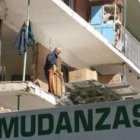 Varios vecinos han comenzado hoy la mudanza en la calle Gaspar Arroyo de Palencia