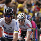 El británico Mark Cavendish celebra en la meta su victoria en la quinta etapa del Tour de Francia.