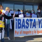 Concentración de protesta de celadores del Hospital El Bierzo, en imagen de archivo. DL